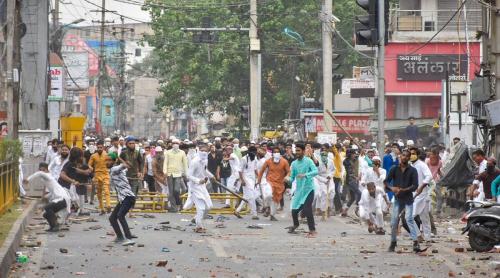 ന​ബി​വി​രു​ദ്ധ പ​രാ​മ​ര്‍​ശ​ത്തി​നെ​തി​രെ​യു​ള്ള പ്ര​തി​ഷേ​ധം;​ര​ണ്ട് പേ​ര്‍ വെ​ടി​യേ​റ്റ് മ​രി​ച്ചു