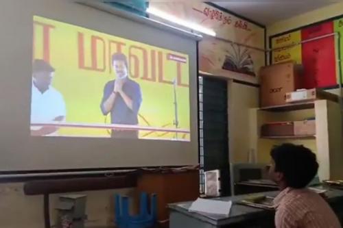 ക്ലാസ്സമയത്ത് മുഖ്യമന്ത്രിവിജയിന്റെ പ്രസംഗം പ്രദർശിപ്പിച്ചു : തമിഴ്നാട്ടിൽ പ്രധാനാധ്യാപികയ്ക്ക് സസ്പെൻഷൻ