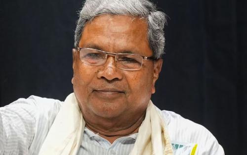 കര്ണാടകയില് മുഖ്യമന്ത്രിക്കെതിരെ ഫേസ്ബുക്ക് പോസ്റ്റിട്ട അധ്യാപകന് സസ്പെന്ഷന് കര്ണാടകയില് മുഖ്യമന്ത്രിക്കെതിരെ ഫേസ്ബുക്ക് പോസ്റ്റിട്ട അധ്യാപകന് സസ്പെന്ഷന്
