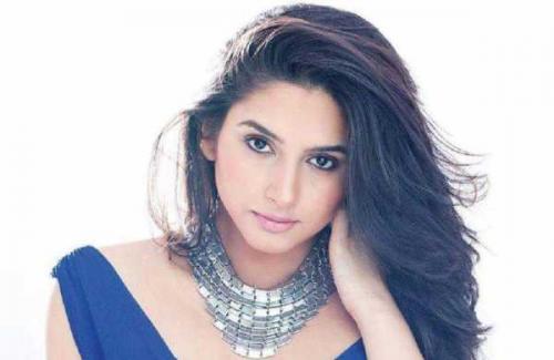 ബംഗളൂരു മയക്കുമരുന്ന് കേസ്; നടി രാഗിണി ദ്വിവേദിയുടെ ഫ്ളാറ്റിൽ റെയ്ഡ്