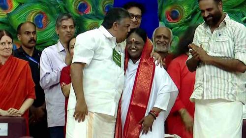 അമ്മയുടെ ചുംബനം ഹൃദയത്തെ സ്പര്‍ശിച്ചുവെന്ന് സജി ചെറിയാന്‍
