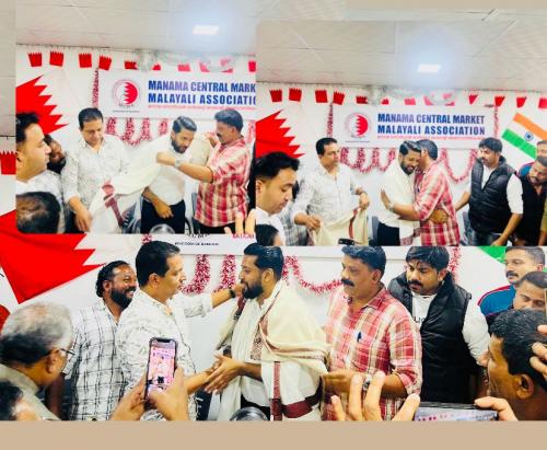 ഷാഫി പറമ്പിൽ എം.പി മനാമ എം.സി.എം.എ ഓഫീസും സെൻട്രൽ മാർക്കറ്റും സന്ദർശിച്ചു ഷാഫി പറമ്പിൽ എം.പി മനാമ എം.സി.എം.എ ഓഫീസും സെൻട്രൽ മാർക്കറ്റും സന്ദർശിച്ചു