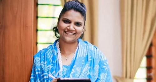 ‘അതിജീവിതയെ അപമാനിച്ചു’; എൽഡിഎഫ് നേതാക്കൾക്കെതിരെ മഹിളാ കോൺഗ്രസ് വനിതാ കമ്മീഷനിൽ ‘അതിജീവിതയെ അപമാനിച്ചു’; എൽഡിഎഫ് നേതാക്കൾക്കെതിരെ മഹിളാ കോൺഗ്രസ് വനിതാ കമ്മീഷനിൽ