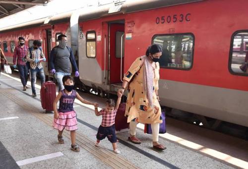 ആറ് സംസ്ഥാനങ്ങളില്‍ നിന്നുള്ള ട്രെയിന്‍ യാത്രികര്‍ക്ക് ആര്‍ടിപിസിആർ സര്‍ട്ടിഫിക്കറ്റ് നിര്‍ബന്ധമാക്കി മഹാരാഷ്ട്ര