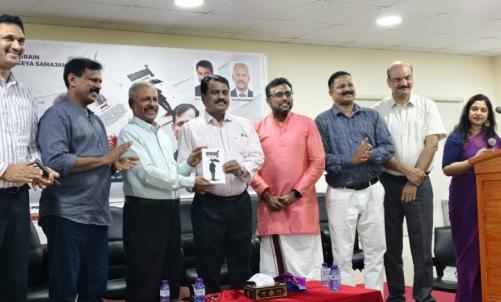 വിനോദ് അളിയത്ത് രചിച്ച വൈറ്റ് എന്ന ചെറുകഥ സമാഹരം പ്രകാശനം ചെയ്തു വിനോദ് അളിയത്ത് രചിച്ച വൈറ്റ് എന്ന ചെറുകഥ സമാഹരം പ്രകാശനം ചെയ്തു
