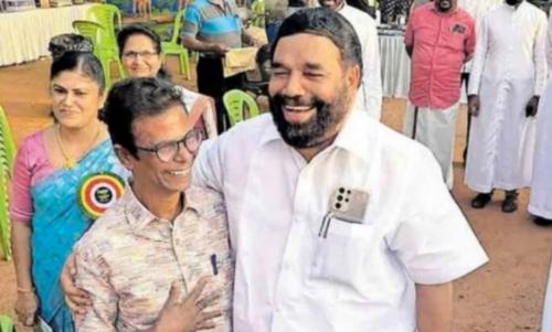 വിവാദ പരാമർശത്തിന് പിന്നാലെ ഇന്ദ്രൻസിന് സ്വന്തം നാട്ടിൽ വേദിയൊരുക്കി മന്ത്രി വി.എൻ വാസവൻ വിവാദ പരാമർശത്തിന് പിന്നാലെ ഇന്ദ്രൻസിന് സ്വന്തം നാട്ടിൽ വേദിയൊരുക്കി മന്ത്രി വി.എൻ വാസവൻ