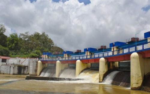 അരുവിക്കര ഡാമിന്റെ ഷട്ടറുകൾ ഉയർത്തി