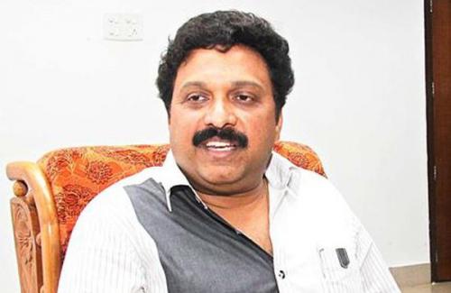 ഗണേഷ് കുമാറിന്റെ ഓഫീസിൽ ആക്രമണം; പാർട്ടി പ്രവർത്തകന് വെട്ടേറ്റു ഗണേഷ് കുമാറിന്റെ ഓഫീസിൽ ആക്രമണം; പാർട്ടി പ്രവർത്തകന് വെട്ടേറ്റു