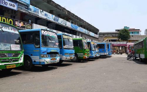 സ്വകാര്യ ബസുകൾ അനിശ്ചിതകാല പണിമുടക്കിലേക്ക്: മിനിമം ചാർജ് 15 രൂപയാക്കണമെന്ന് ആവശ്യം