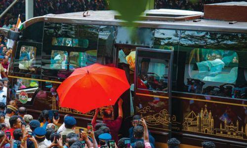 എസ്എഫ്ഐ ബാനർ മാറ്റണമെന്ന് വിസി, എതിർത്ത് സിൻഡിക്കേറ്റ് അംഗങ്ങൾ