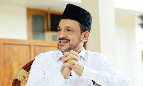തട്ടം വിവാദം; ജിഫ്രി തങ്ങളെ ഉദ്ദേശിച്ചല്ല പി.എം.എ. സലാം പരാമർശം നടത്തിയതെന്ന് സാദിഖലി ശിഹാബ് തങ്ങൾ തട്ടം വിവാദം; ജിഫ്രി തങ്ങളെ ഉദ്ദേശിച്ചല്ല പി.എം.എ. സലാം പരാമർശം നടത്തിയതെന്ന് സാദിഖലി ശിഹാബ് തങ്ങൾ