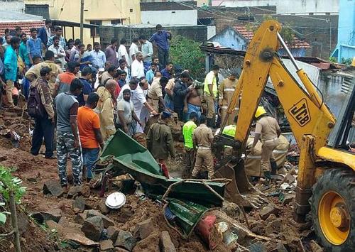 കനത്ത മഴയിൽ മേട്ടുപാളയത്ത് കെട്ടിടം തകർന്ന് 15 പേർ മരിച്ചു
