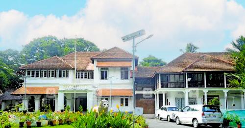 ക്ലിഫ് ഹൗസിൽ തോക്കിൽ നിന്ന് വെടിയുതിർന്നു ക്ലിഫ് ഹൗസിൽ തോക്കിൽ നിന്ന് വെടിയുതിർന്നു