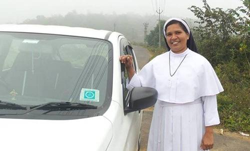 ബിഷപ്പ് ഫ്രാങ്കോ മുളയ്ക്കലിനെതിരെ സമരം ചെയ്ത സിസ്റ്റർ ലൂസി കളപ്പുരയെ സഭയിൽ‍ നിന്ന് പുറത്താക്കി