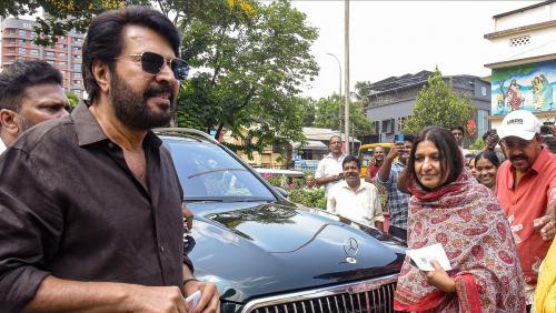 സംസ്ഥാനത്ത് വോട്ടെടുപ്പ് പുരോഗമിക്കുന്നു; പോളിംഗ് അൻപത് ശതമാനം കടന്നു