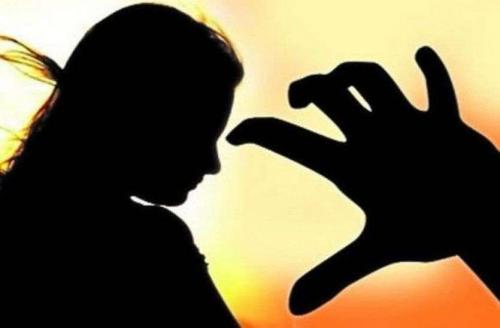 കൊണ്ടോട്ടിയിലെ പീഡനശ്രമം; പ്രതിയെക്കുറിച്ച് വിവരം ലഭിച്ചതായി മലപ്പുറം എസ്.പി കൊണ്ടോട്ടിയിലെ പീഡനശ്രമം; പ്രതിയെക്കുറിച്ച് വിവരം ലഭിച്ചതായി മലപ്പുറം എസ്.പി