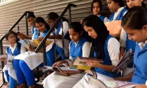 പ്ലസ് വൺ സീറ്റ് പ്രതിസന്ധി രൂക്ഷം; മലപ്പുറത്ത് 9000ത്തിലധികം സീറ്റുകളുടെ കുറവ് പ്ലസ് വൺ സീറ്റ് പ്രതിസന്ധി രൂക്ഷം; മലപ്പുറത്ത് 9000ത്തിലധികം സീറ്റുകളുടെ കുറവ്