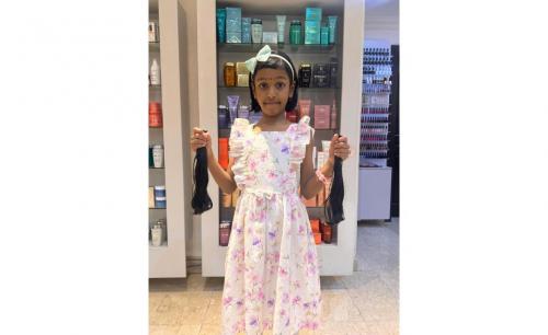 ഏഷ്യൻ സ്കൂൾ വിദ്യാർത്ഥിനി വേദിക കാൻസർ രോഗികൾക്ക് മുടി ദാനം നൽകി