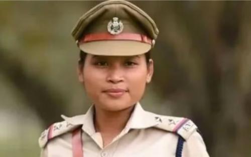 അസം പൊലീസിലെ വിവാദ സബ് ഇൻസ്പെക്ടർ ജുൻമോനി രാഭ വാഹനാപകടത്തിൽ കൊല്ലപ്പെട്ടു അസം പൊലീസിലെ വിവാദ സബ് ഇൻസ്പെക്ടർ ജുൻമോനി രാഭ വാഹനാപകടത്തിൽ കൊല്ലപ്പെട്ടു