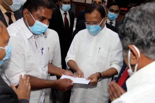 കോവിഡ്: പ്രവാസികളെ സഹായിക്കാൻ കേന്ദ്രം തയ്യാർ ആകണമെന്ന് ബഹ്റൈൻ ഒഐസിസി കോവിഡ്: പ്രവാസികളെ സഹായിക്കാൻ കേന്ദ്രം തയ്യാർ ആകണമെന്ന് ബഹ്റൈൻ ഒഐസിസി