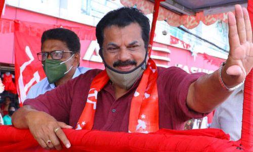 മുകേഷിന്റെ സ്വീകരണങ്ങളിൽ പൂച്ചെണ്ടുകള്ക്ക് പകരം നോട്ട്ബുക്കും പേനയും മുകേഷിന്റെ സ്വീകരണങ്ങളിൽ പൂച്ചെണ്ടുകള്ക്ക് പകരം നോട്ട്ബുക്കും പേനയും