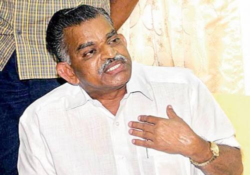 ബെന്യാമിനെയും കെ.ടി ജലീലിനെയും പരിഹസിച്ച് കോൺഗ്രസ് നേതാവ് ആർ സെൽവരാജ് ബെന്യാമിനെയും കെ.ടി ജലീലിനെയും പരിഹസിച്ച് കോൺഗ്രസ് നേതാവ് ആർ സെൽവരാജ്