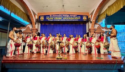 സോപാന സംഗീതാർച്ചന യാത്രയ്ക്ക് കൊല്ലൂരിൽ തുടക്കമായി; 30 അംഗ ബഹ്റൈൻ സംഘം പങ്കെടുക്കുന്നു
