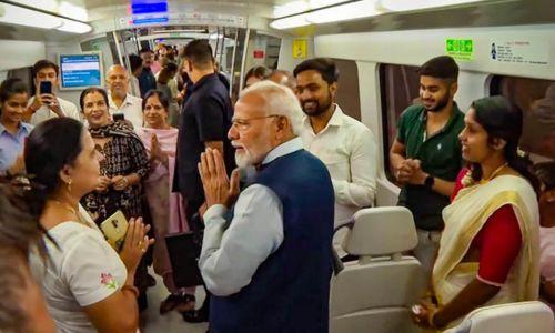 പിറന്നാള് ദിനത്തില് ഡല്ഹി മെട്രോയില് യാത്ര നടത്തി മോദി പിറന്നാള് ദിനത്തില് ഡല്ഹി മെട്രോയില് യാത്ര നടത്തി മോദി
