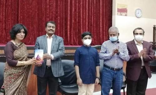 അനികേത് ബാലന്റെ പുസ്തകം പ്രകാശനം ചെയ്തു അനികേത് ബാലന്റെ പുസ്തകം പ്രകാശനം ചെയ്തു