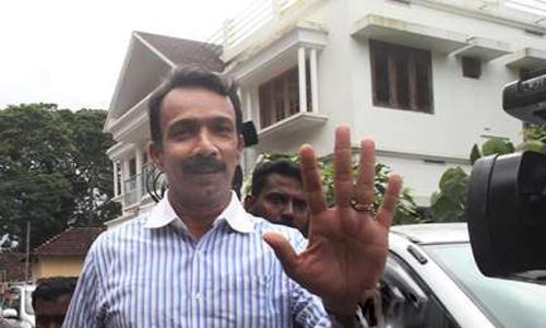 മൊബൈൽ ഫോൺ : പൊലീസിനെ കുഴക്കി അഡ്വ. പ്രതീഷ് ചാക്കോ 