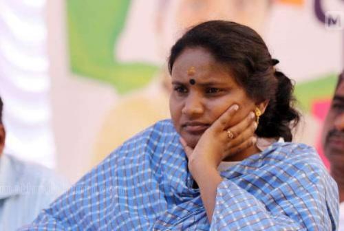 രമ്യാ ഹരിദാസ് എം.പിയുടെ വാഹനം വെഞ്ഞാറമൂട് വെച്ച് സിപിഎം പ്രവർത്തകർ തടഞ്ഞു