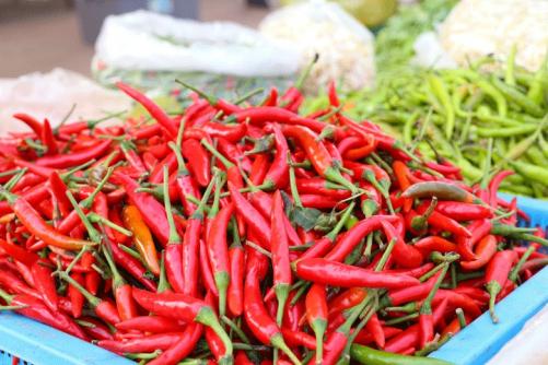 സുഗന്ധവ്യഞ്ജന വിപണിയിൽ ഇന്ത്യയുടെ കുത്തക തകർക്കാൻ ചൈന; മുളക് വില ഇടിയുന്നു