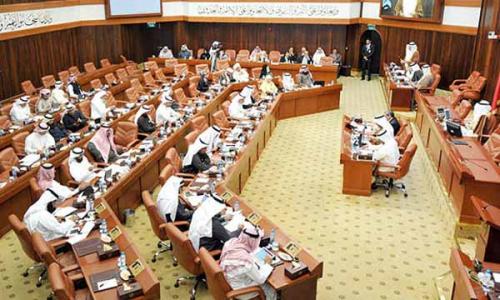 പ്രവാസികൾക്ക് സൗജന്യ ആരോഗ്യ ഇൻഷൂറൻസ് ഏർപ്പെടുത്താൻ നീക്കം