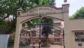വിദ്യാർത്ഥികൾ ബൈബിൾ കൊണ്ടുവരണം; പുതിയ വിവാദത്തിന് തിരികൊളുത്തി ക്രിസ്ത്യൻ സ്കൂൾ വിദ്യാർത്ഥികൾ ബൈബിൾ കൊണ്ടുവരണം; പുതിയ വിവാദത്തിന് തിരികൊളുത്തി ക്രിസ്ത്യൻ സ്കൂൾ