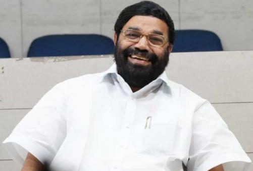 നേരത്തെ ബച്ചൻ, ഇപ്പോൾ ഇന്ദ്രൻസ്; വിവാദ പ്രസ്താവനയുമായി മന്ത്രി വിഎൻ വാസവൻ നേരത്തെ ബച്ചൻ, ഇപ്പോൾ ഇന്ദ്രൻസ്; വിവാദ പ്രസ്താവനയുമായി മന്ത്രി വിഎൻ വാസവൻ