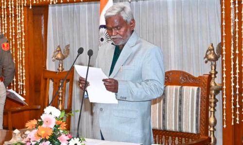 ഝാര്‍ഖണ്ഡ് കടുവ ചംപൈ സോറന്‍ മുഖ്യമന്ത്രിയായി സത്യപ്രതിജ്ഞ ചെയ്തു
