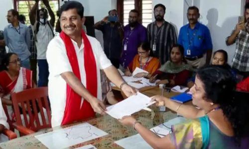 എം.സ്വരാജ് നാമനിർദേശപത്രിക നൽകി എം.സ്വരാജ് നാമനിർദേശപത്രിക നൽകി