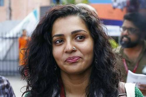 നടി പാര്‍വതിയെ  സോഷ്യല്‍ മീഡിയയിലൂടെ അപമാനിച്ചതിന്  സംവിധായകനെതിരെ കേസ്