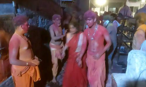 ക്ഷേത്രത്തിൽ തീപിടിത്തം: പൂജാരിമാരടമുള്ളവർക്ക് പൊള്ളലേറ്റു