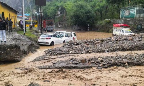 മണ്ണിടിച്ചിലും വെള്ളപ്പൊക്കവും: ജമ്മു കശ്മീരിലെ പ്രധാന റോഡുകൾ അടച്ചു മണ്ണിടിച്ചിലും വെള്ളപ്പൊക്കവും: ജമ്മു കശ്മീരിലെ പ്രധാന റോഡുകൾ അടച്ചു