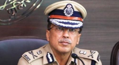ഉത്തർപ്രദേശ് ഡിജിപിയെ പദവിയിൽ നിന്നും നിന്ന് നീക്കി ഉത്തർപ്രദേശ് ഡിജിപിയെ പദവിയിൽ നിന്നും നിന്ന് നീക്കി