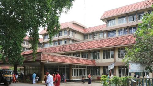 തൃശൂർ മെഡിക്കൽ കോളജിൽ കൂരിരുട്ട്: അടിയന്തര ശസ്ത്രക്രിയകൾ ഉൾപ്പെടെ മാറ്റിവെച്ചു