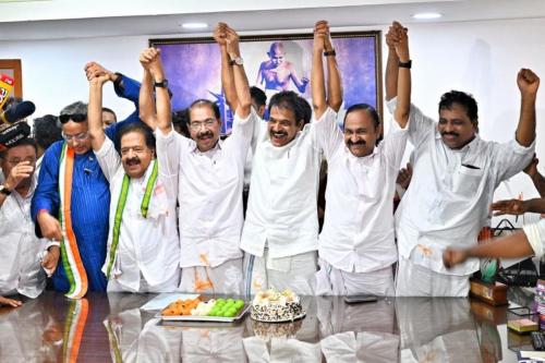 കേരളത്തിൽ യുഡിഎഫിന്റെ റെക്കോർഡ് കുതിപ്പ്; 2001-നെ വെല്ലുന്ന മുന്നേറ്റവുമായി 103 സീറ്റുകളിൽ ലീഡ്
