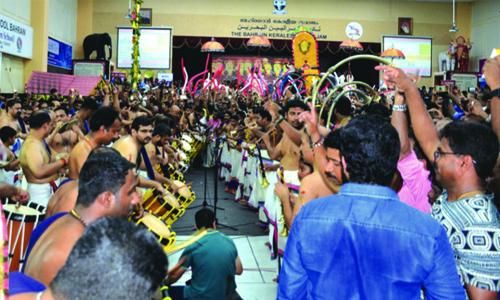 പ്രവാ­­­സി­­­കളു­­­ടെ­­­ മനസ്സിൽ കു­­­ടമാ­­­റ്റം വി­­­രി­­­യി­­­ച്ച്  സംസ്കാ­­­രയു­­­ടെ­­­ തൃ­­­ശ്ശൂർ പൂ­­­രം