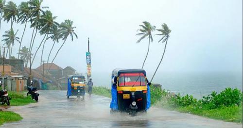 കേരളത്തിൽ ഇന്ന് അതിശക്തമായ മഴയ്ക്ക് സാധ്യത; മൂന്ന് ജില്ലകളിൽ ഓറഞ്ച് അലേർട്ട് കേരളത്തിൽ ഇന്ന് അതിശക്തമായ മഴയ്ക്ക് സാധ്യത; മൂന്ന് ജില്ലകളിൽ ഓറഞ്ച് അലേർട്ട്