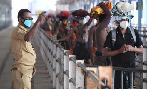 ശബരിമലയിൽ തീർഥാടകരുടെ എണ്ണത്തിൽ ഗണ്യമായ കുറവ്