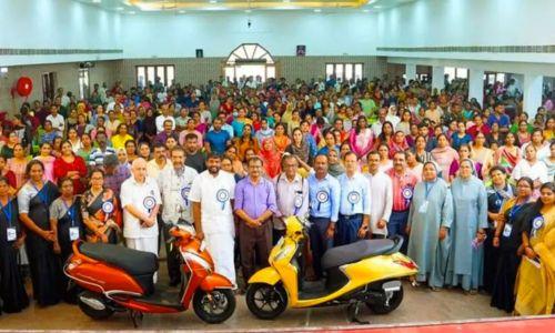 തട്ടിപ്പ് നടത്തിയത് പ്രമുഖരെ മറയാക്കി; എറണാകുളം ജില്ലയിൽ മാത്രം പണം നഷ്ടമായത് ആയിരങ്ങൾക്ക് തട്ടിപ്പ് നടത്തിയത് പ്രമുഖരെ മറയാക്കി; എറണാകുളം ജില്ലയിൽ മാത്രം പണം നഷ്ടമായത് ആയിരങ്ങൾക്ക്
