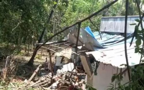 പാലക്കാട് കേരളശ്ശേരിയിൽ വീടിനുള്ളിൽ സ്ഫോടനം; ഒരാൾ മരിച്ചു പാലക്കാട് കേരളശ്ശേരിയിൽ വീടിനുള്ളിൽ സ്ഫോടനം; ഒരാൾ മരിച്ചു