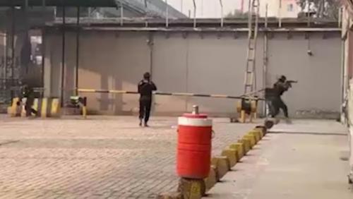 പാക്കിസ്ഥാനിൽ അർധസൈനിക വിഭാഗം ആസ്ഥാനത്തിനു നേരെ ചാവേർ ആക്രമണം; മൂന്നു മരണം