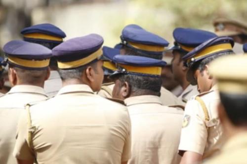 എസ്‌.ഐമാർ വീണ്ടും എസ്‌.എച്ച്‌.ഒമാരാകുന്നതിനെതിരെ പൊലീസിൽ കടുത്ത ഭിന്നത; ലോക്കപ്പുകളിൽ മൂന്നാംമുറ തിരിച്ചെത്തുമെന്ന് ആശങ്ക